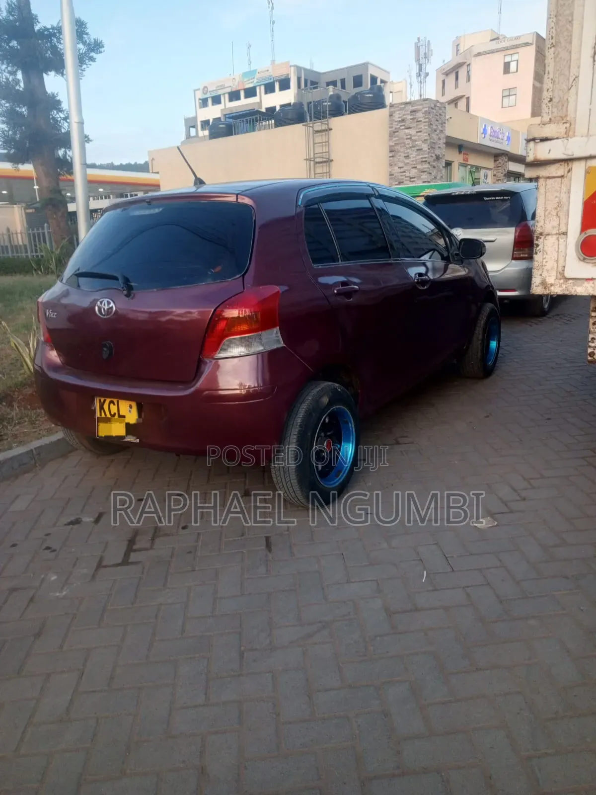 Toyota Vitz 2011 Maroon