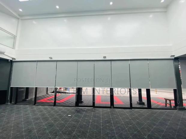 Modern Light Filtering Sunscreen Roller Blinds - thumbnail 2