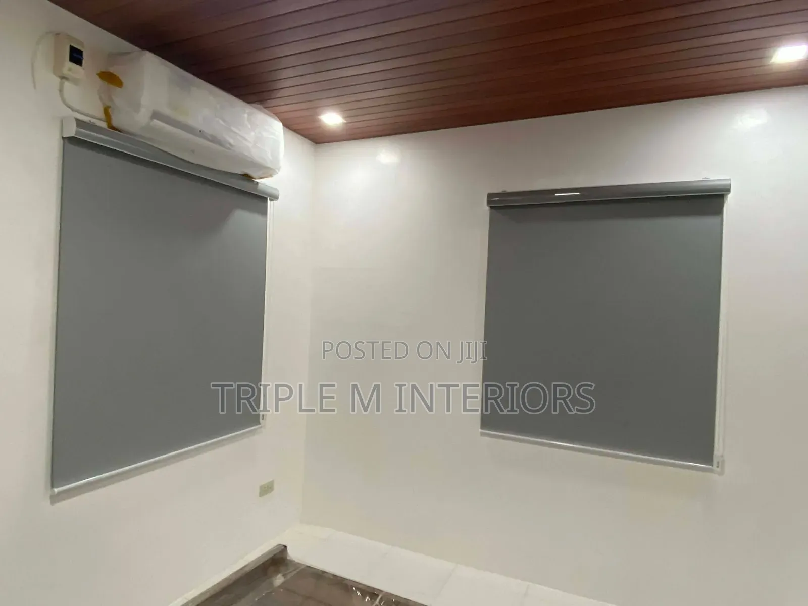 Heavy-Duty Sunscreen Roller Blinds – Daytime Privacy