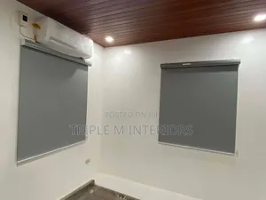 Heavy-Duty Sunscreen Roller Blinds – Daytime Privacy