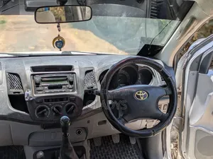 Toyota Hilux 2009 White