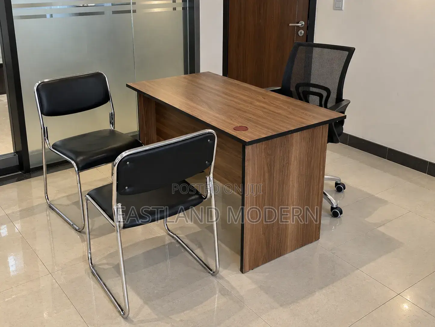 Modern Office Desk With Chairs – Executive Workstation