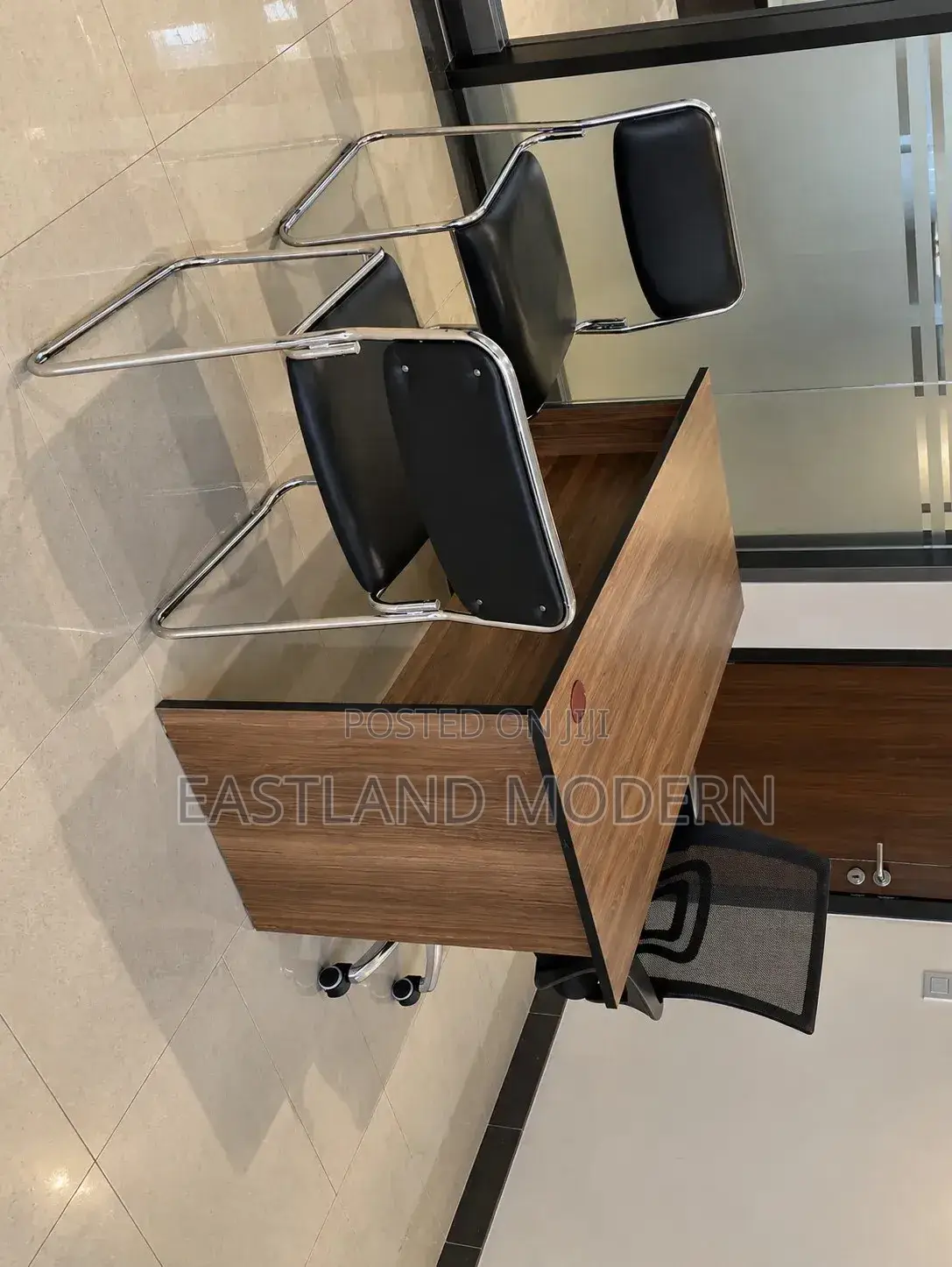 Modern Office Desk With Chairs – Executive Workstation