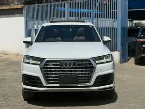 Audi Q7 2019 Off white