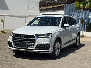 Audi Q7 2019 Off white