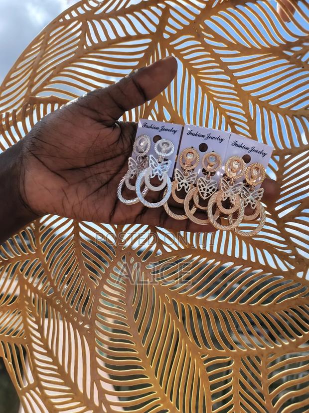 Statements Earings - main view