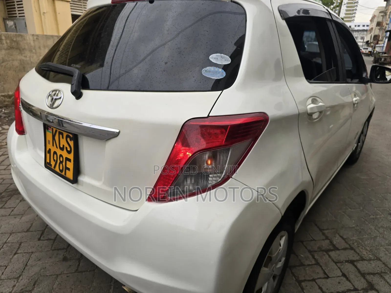 Toyota Vitz 2012 White