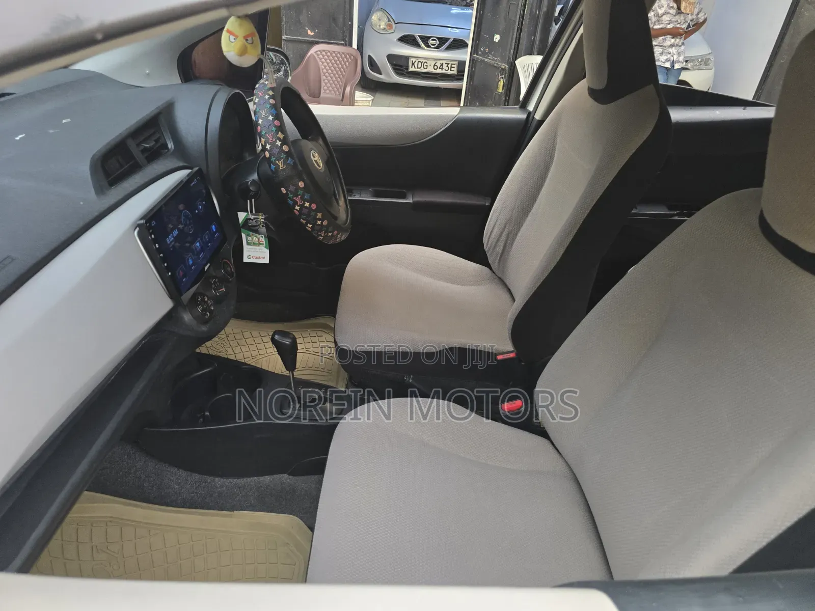 Toyota Vitz 2012 White