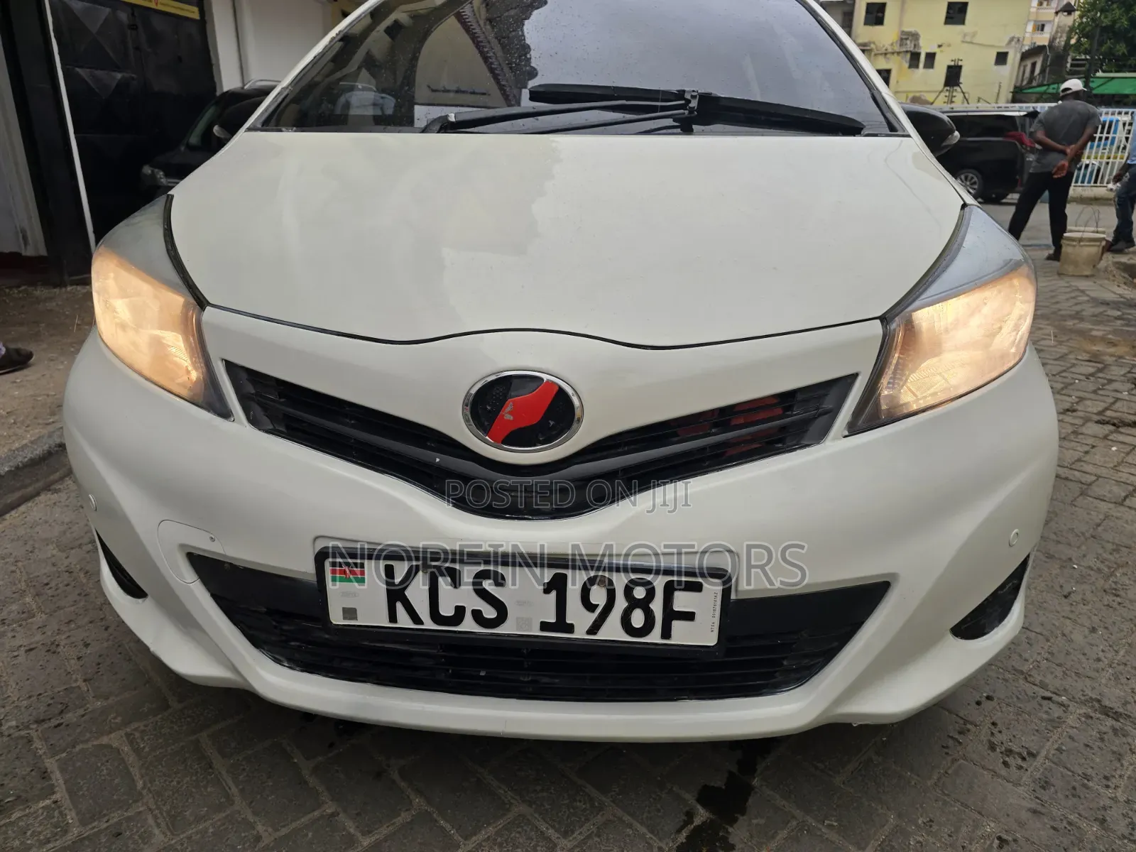 Toyota Vitz 2012 White