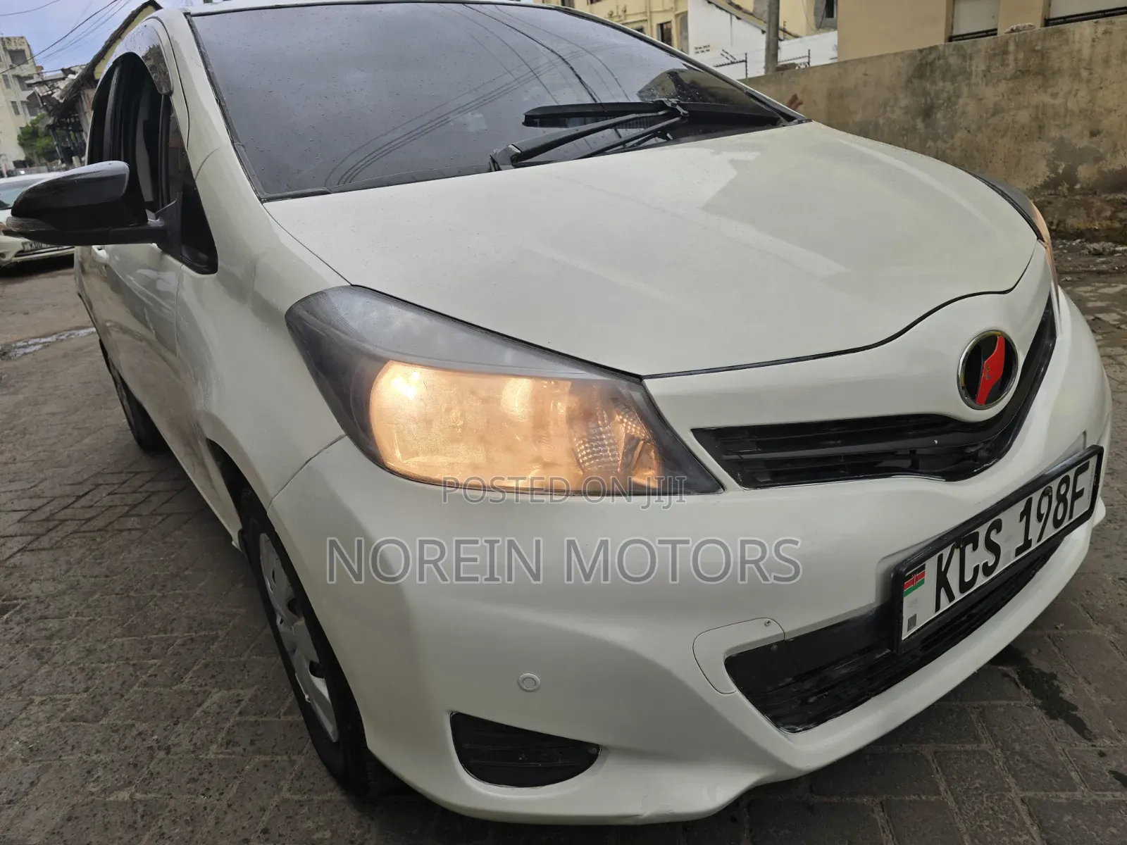 Toyota Vitz 2012 White