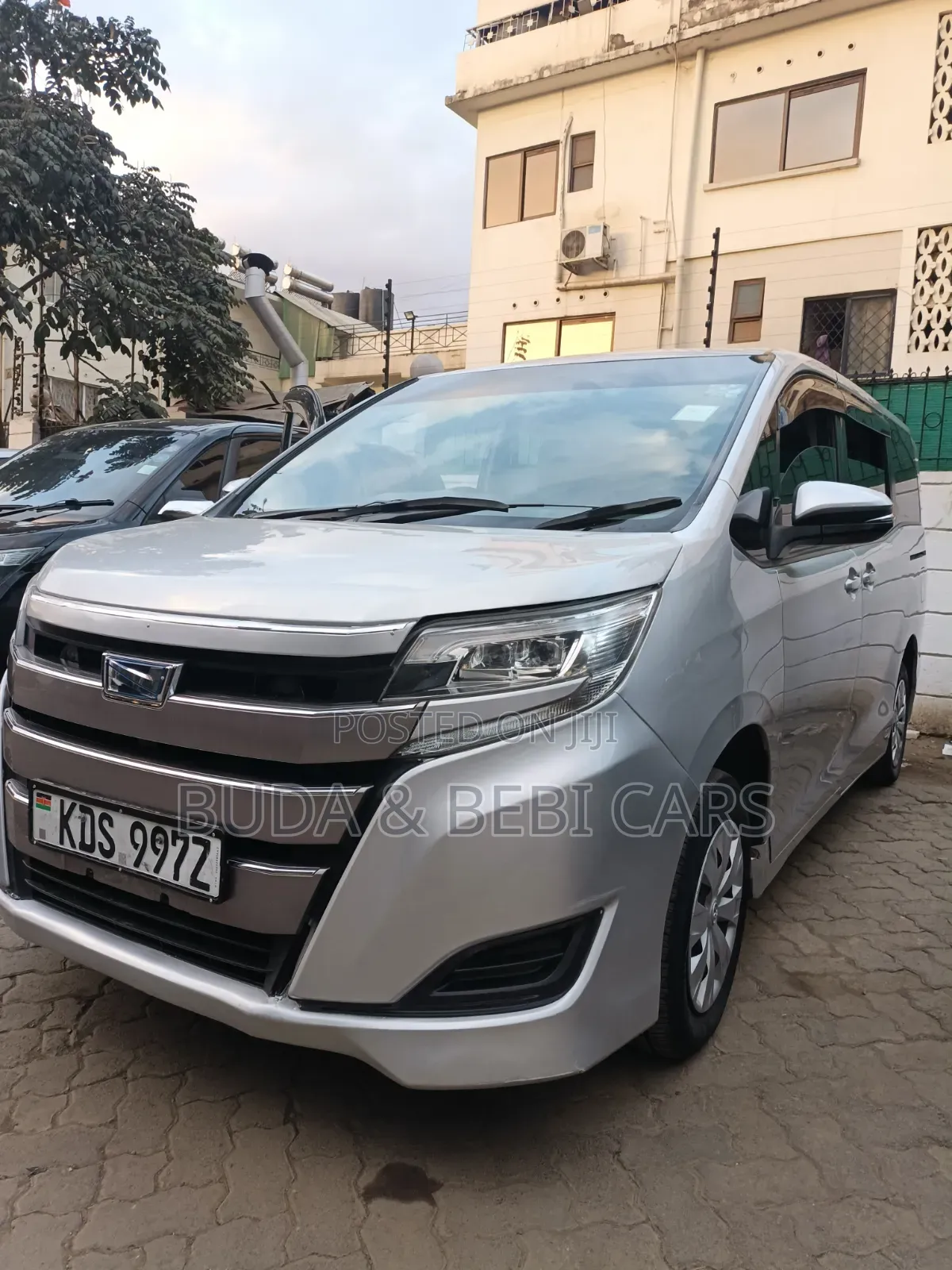 Toyota Noah 2018 Silver