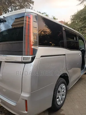 Toyota Noah 2018 Silver