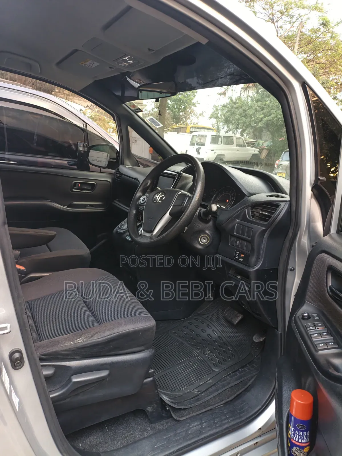 Toyota Noah 2018 Silver