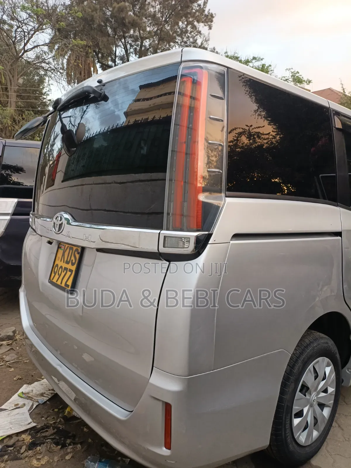 Toyota Noah 2018 Silver
