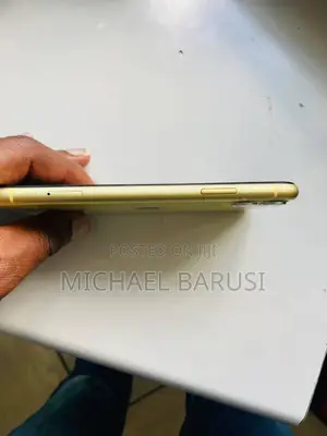 Apple iPhone 11 64 GB Yellow