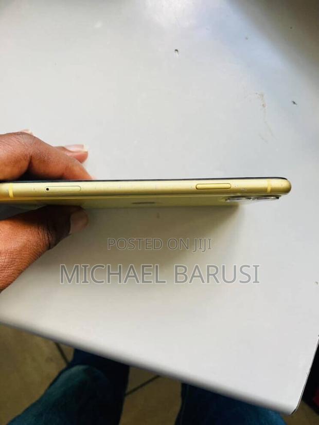 Apple iPhone 11 64 GB Yellow - thumbnail 5