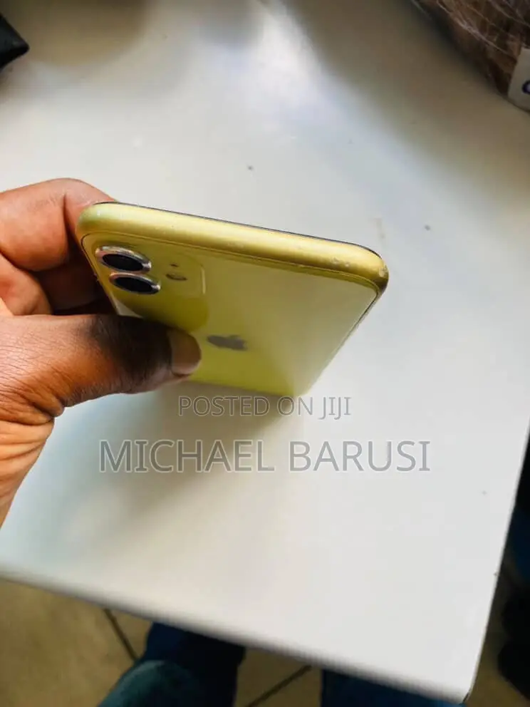Apple iPhone 11 64 GB Yellow