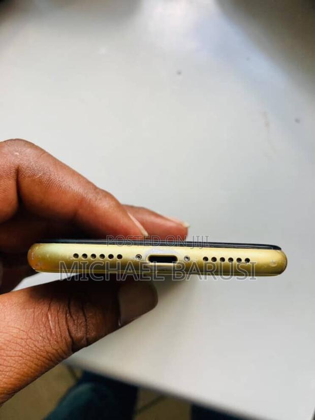 Apple iPhone 11 64 GB Yellow - thumbnail 4
