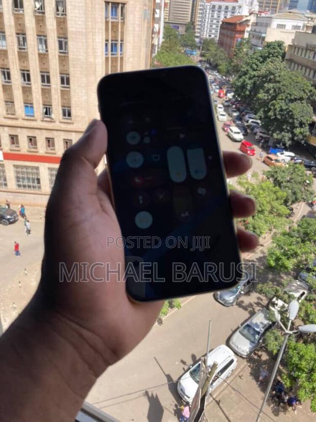 Apple iPhone 11 64 GB Yellow - thumbnail 6