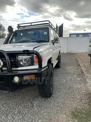 Toyota Land Cruiser 2012 White