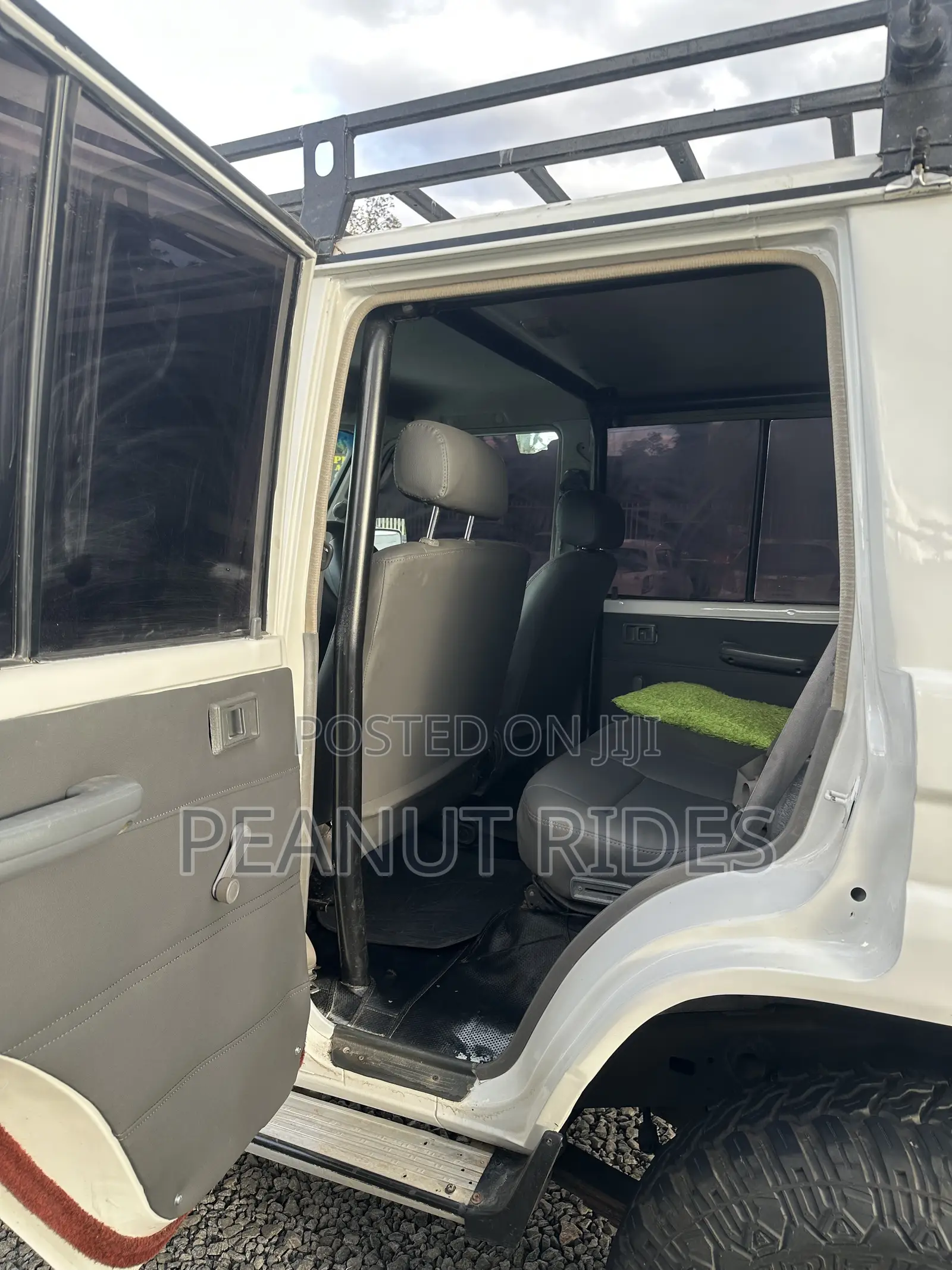 Toyota Land Cruiser 2012 White