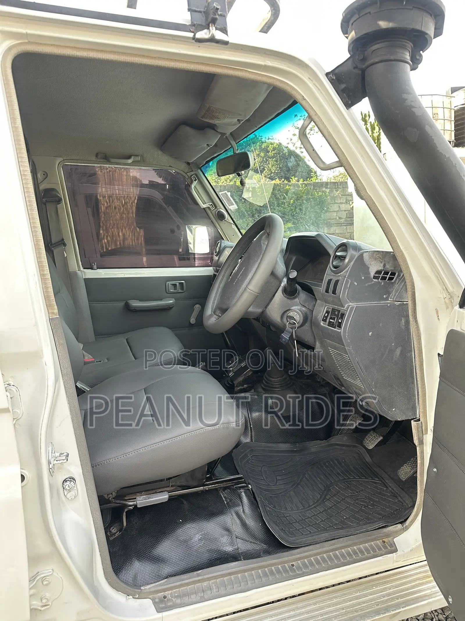 Toyota Land Cruiser 2012 White
