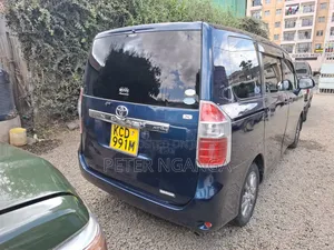 Toyota Noah 2.0 158hp FWD (8 Seater) 2008 Blue