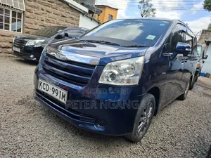 Toyota Noah 2.0 158hp FWD (8 Seater) 2008 Blue