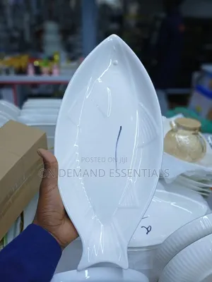 Elegant Fish-Shaped Ceramic Serving Plate