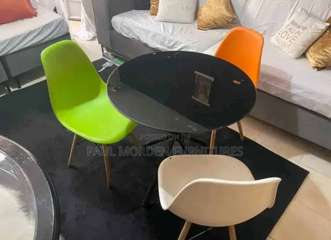 Black Round Dining Table