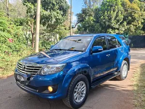 Toyota Fortuner 2012 Blue