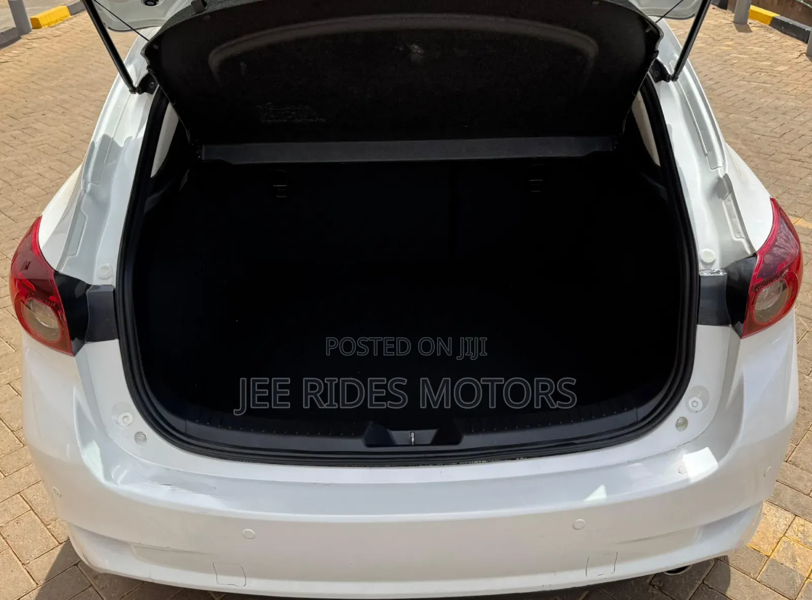 Mazda Axela 2017 Off white