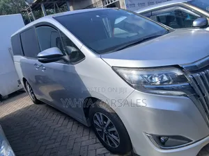 Toyota Esquire 2018 Silver
