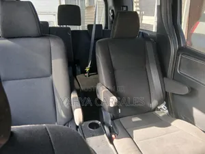 Toyota Esquire 2018 Silver