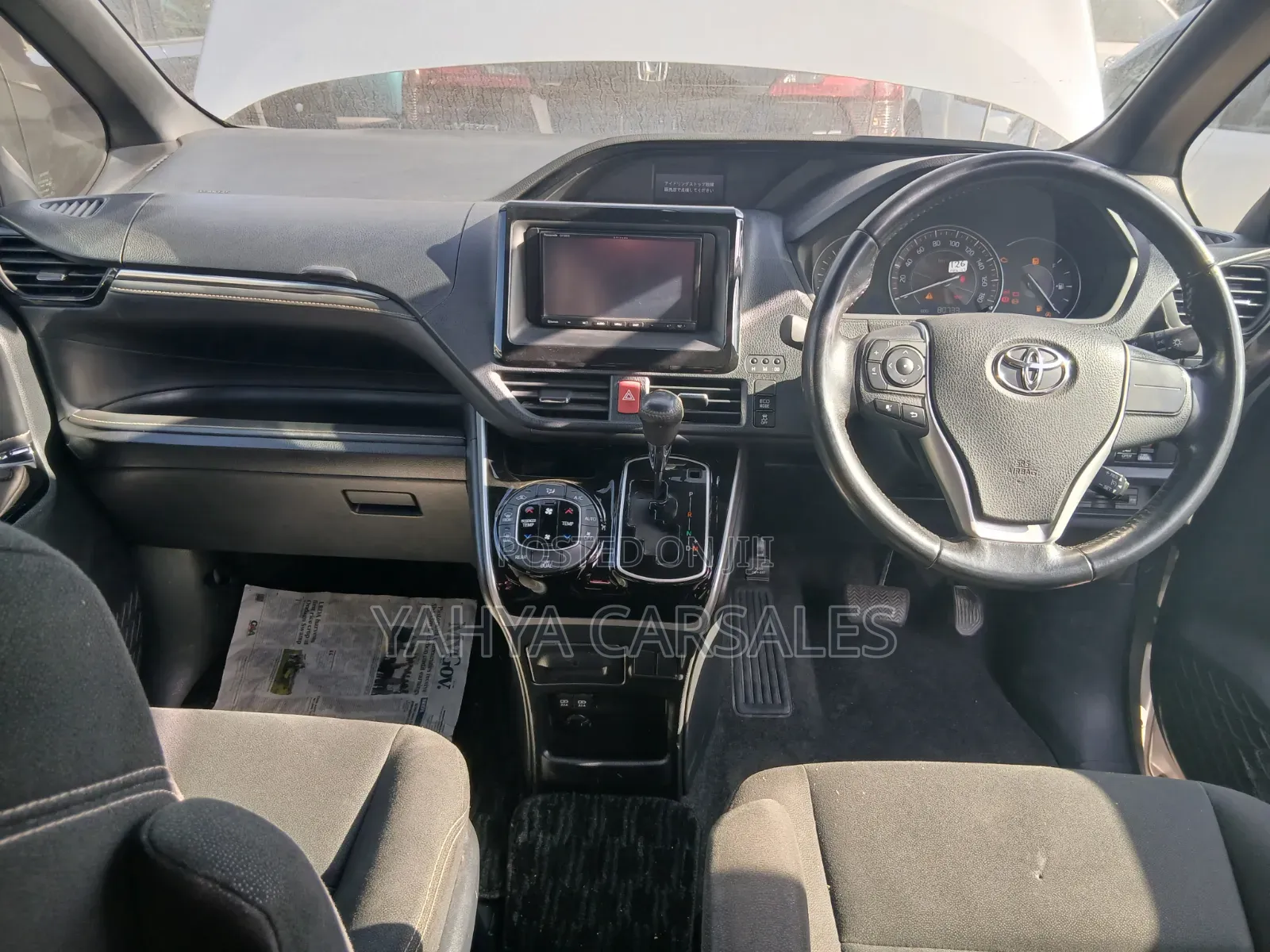 Toyota Esquire 2018 Silver