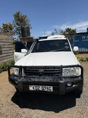 Toyota Land Cruiser HDJ 100 2000 White