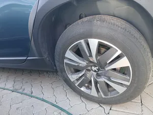 Peugeot 2008 2018 Green