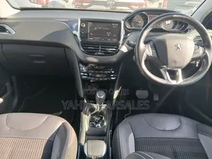 Peugeot 2008 2018 Green