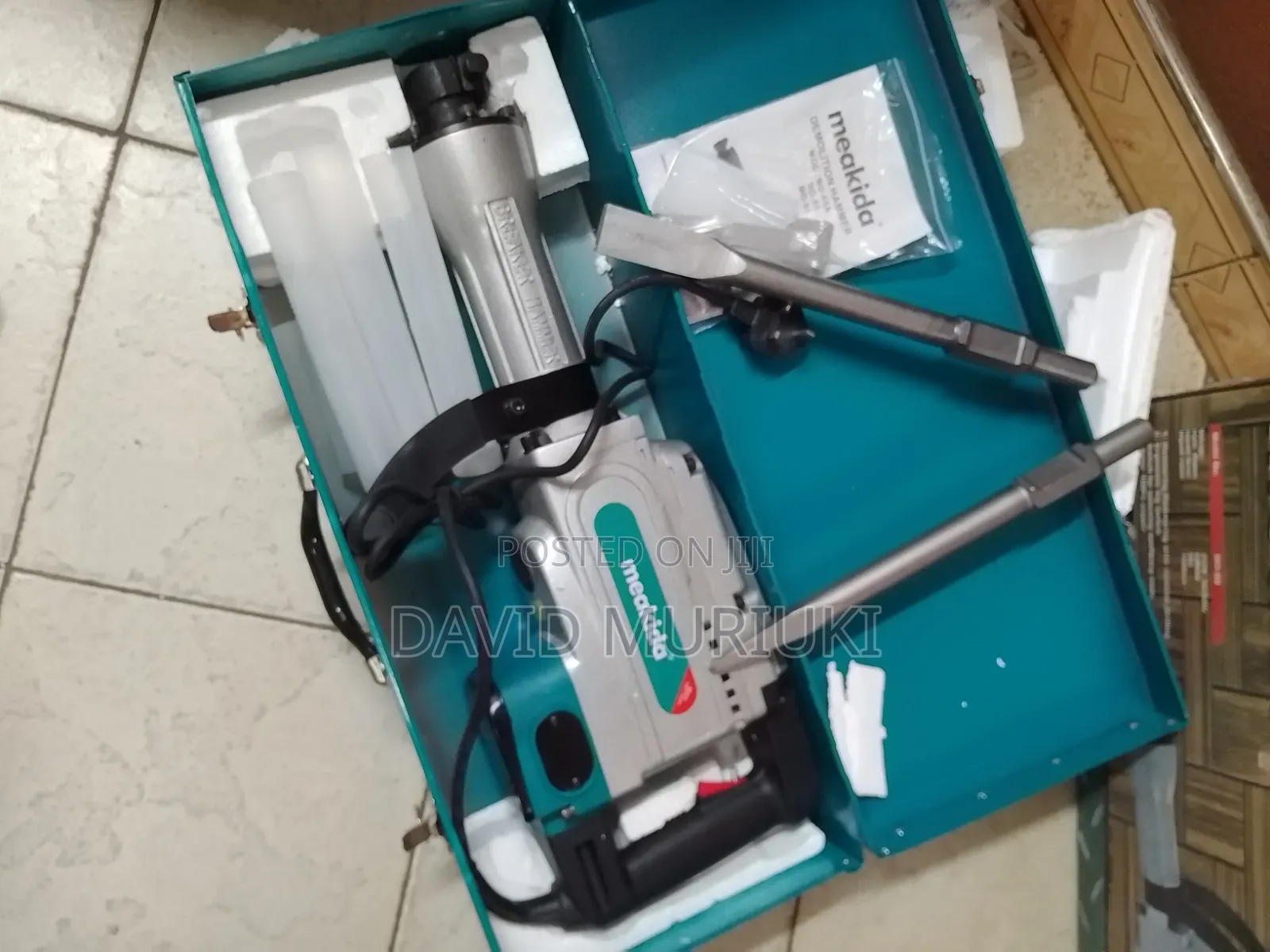 Meakida 2200W Heavy-Duty Demolition Hammer