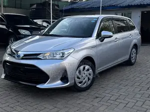 Toyota Corolla Fielder 1.5 Hybrid FWD 2019 Silver