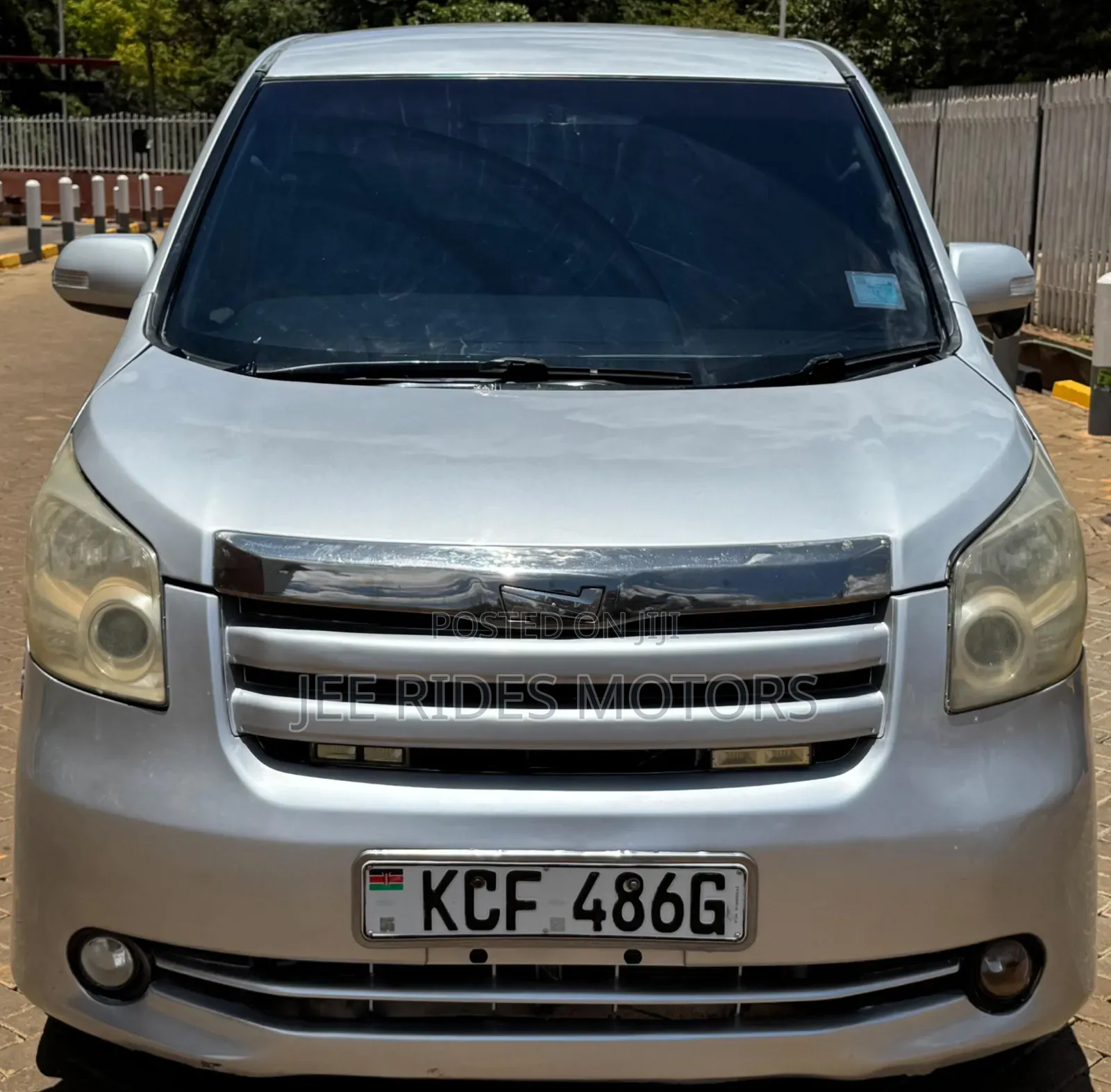 Toyota Noah 2008