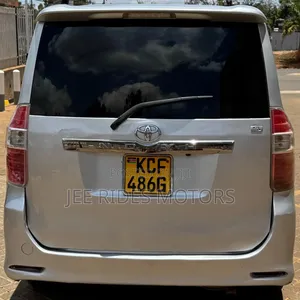 Toyota Noah 2008
