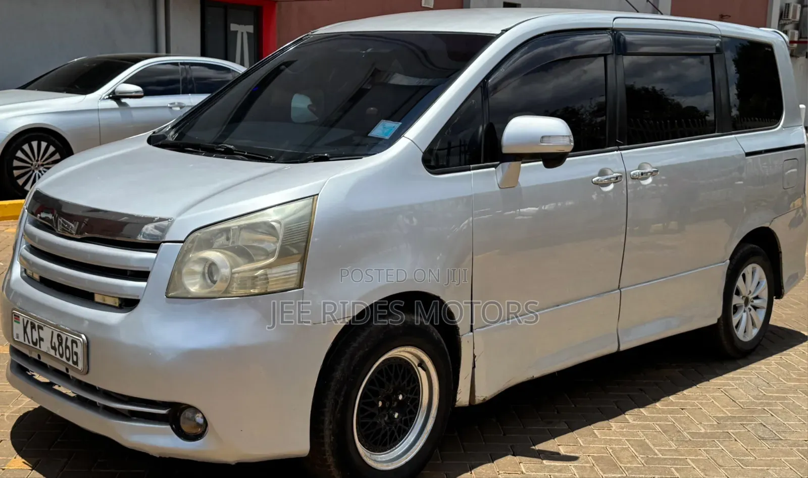 Toyota Noah 2008