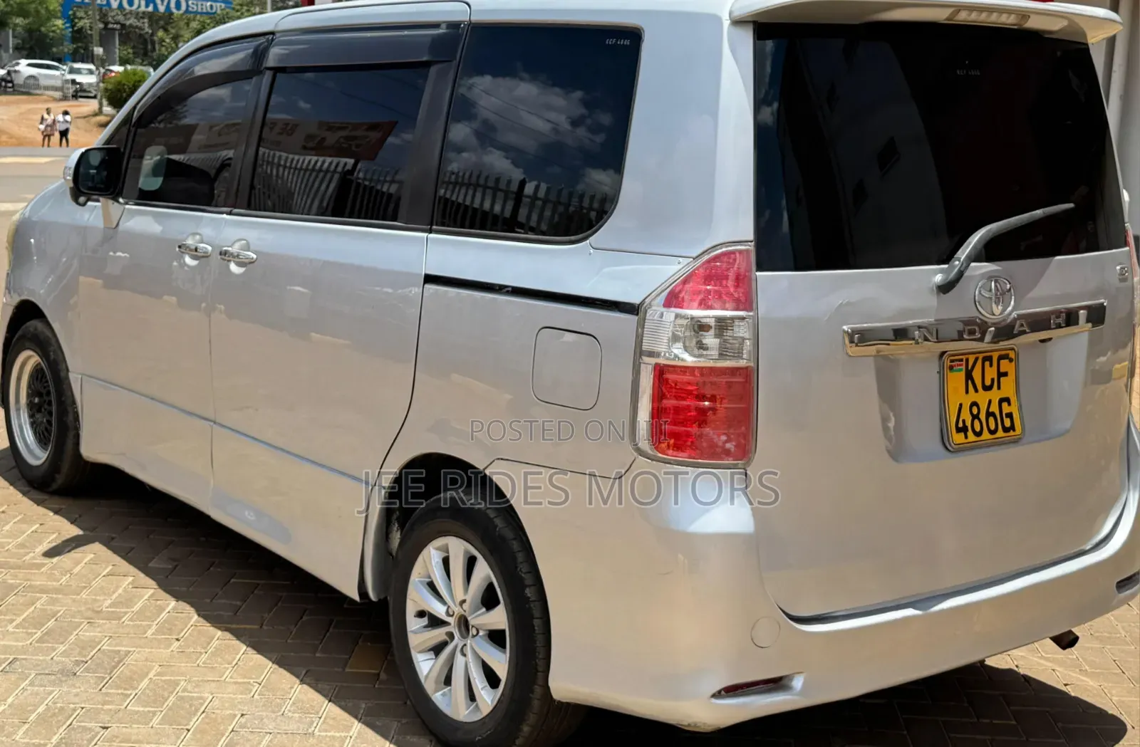 Toyota Noah 2008