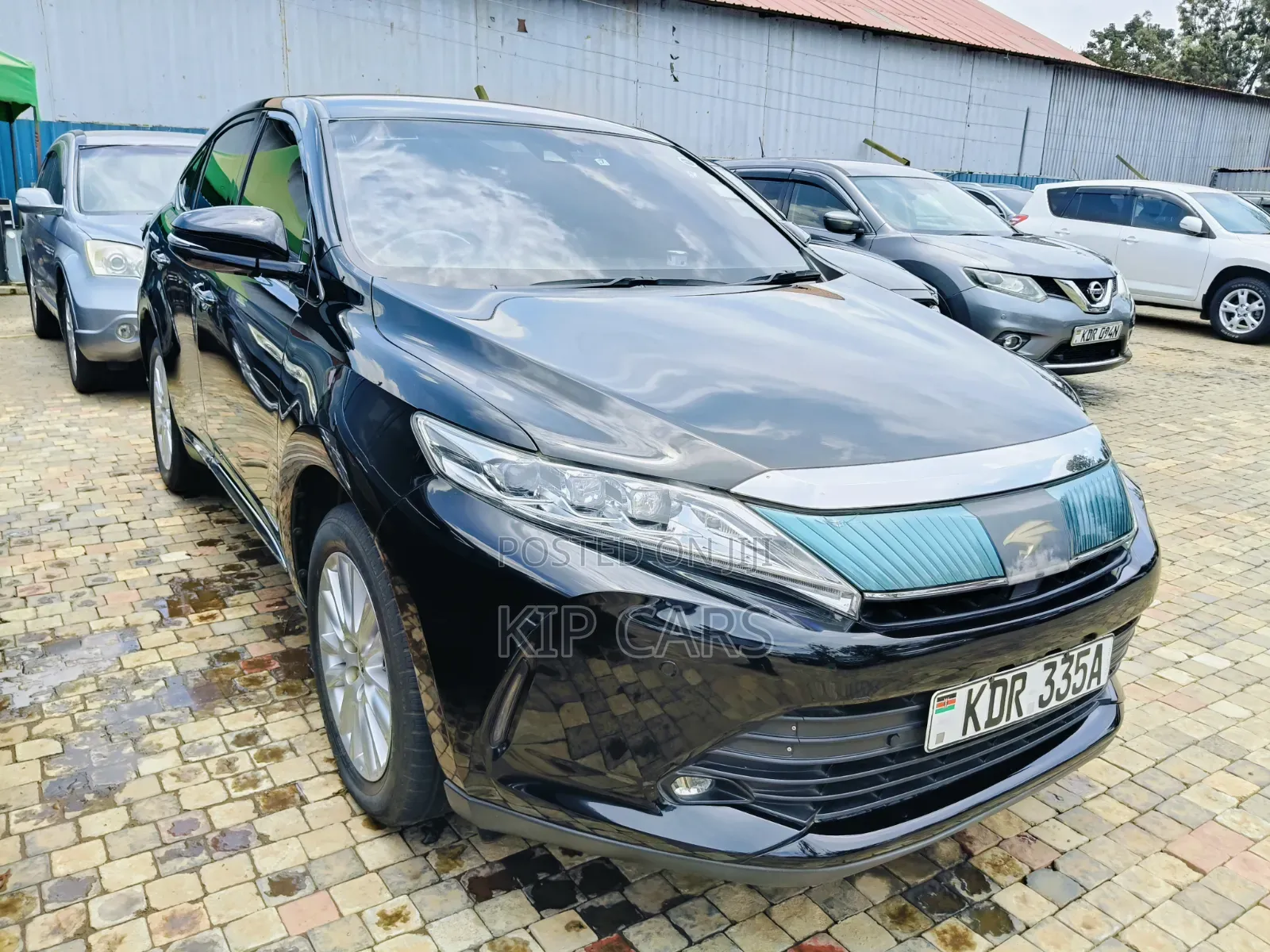 Toyota Harrier 2.0 2017 Black