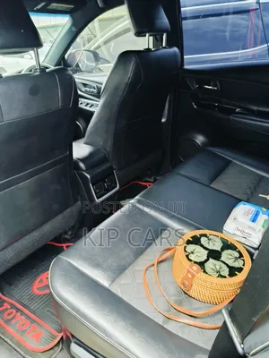 Toyota Harrier 2.0 2017 Black