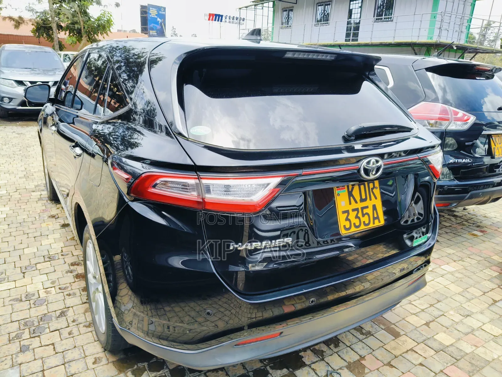 Toyota Harrier 2.0 2017 Black