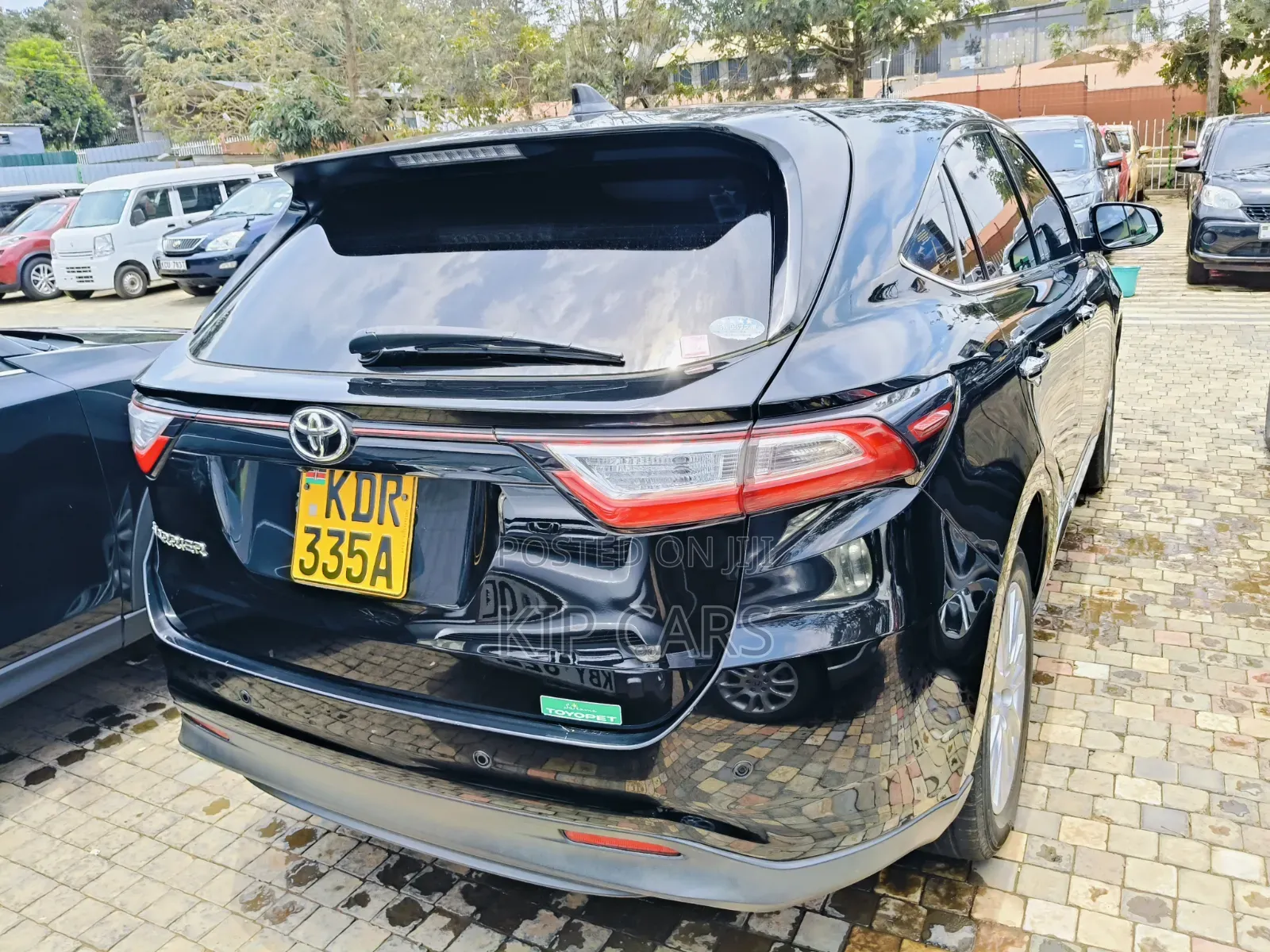 Toyota Harrier 2.0 2017 Black