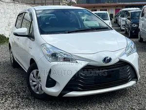 Toyota Vitz 1.5 FWD Hybrid 5dr 2019 White