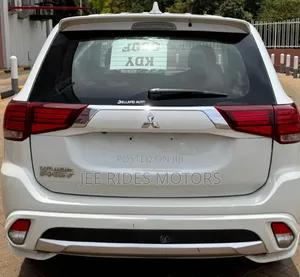 Mitsubishi Outlander 2016 Ivory